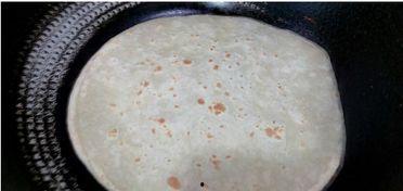 凉水饼的做法视频,家常凉水饼，简单易学，美味可口