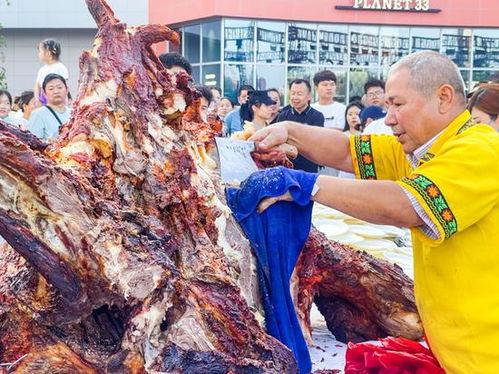 烤全驼视频,传统美食的烹饪艺术与风味体验